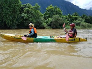 kayaking vang vieng